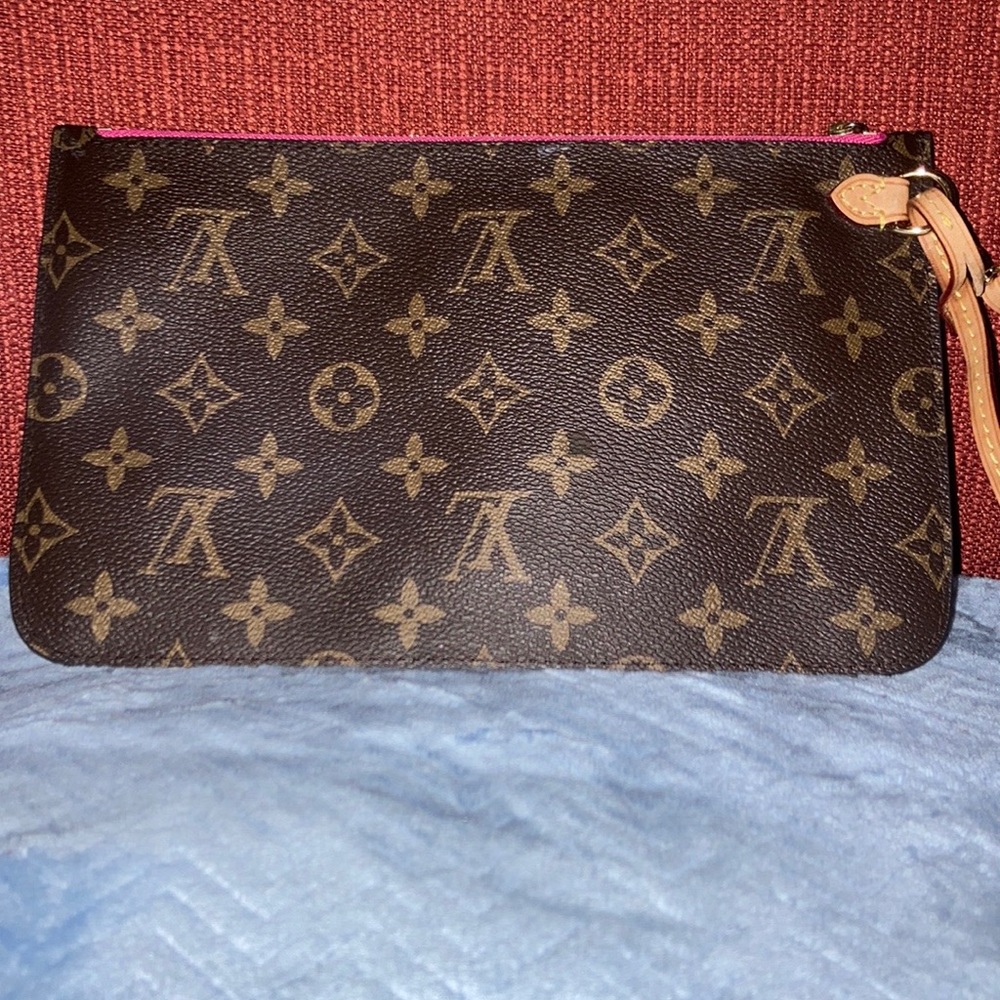 authentic louis vuitton never full wristlet